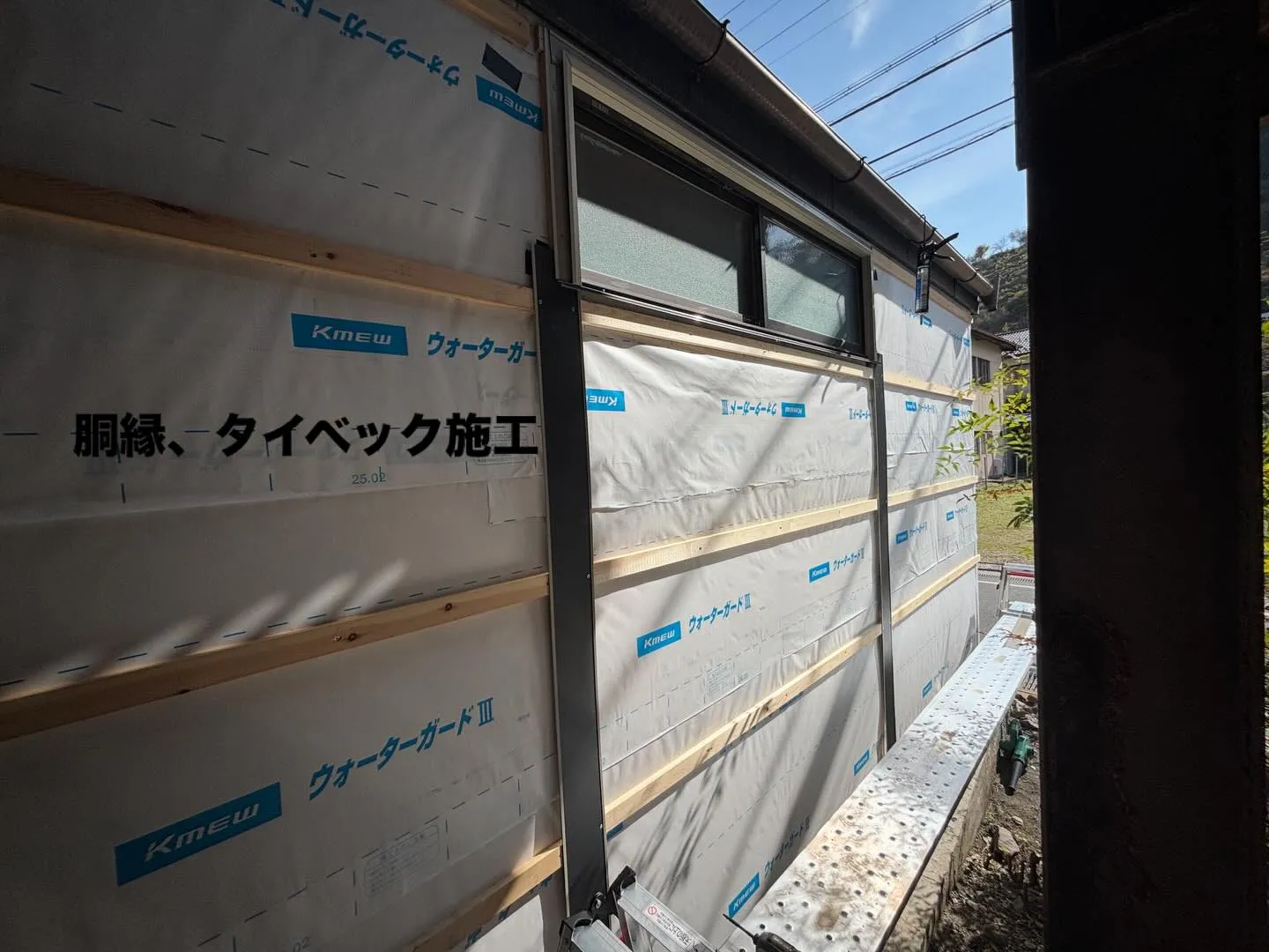 岡谷市で外壁の一部が剥がれたので他の部分も剥がれないようにカ...