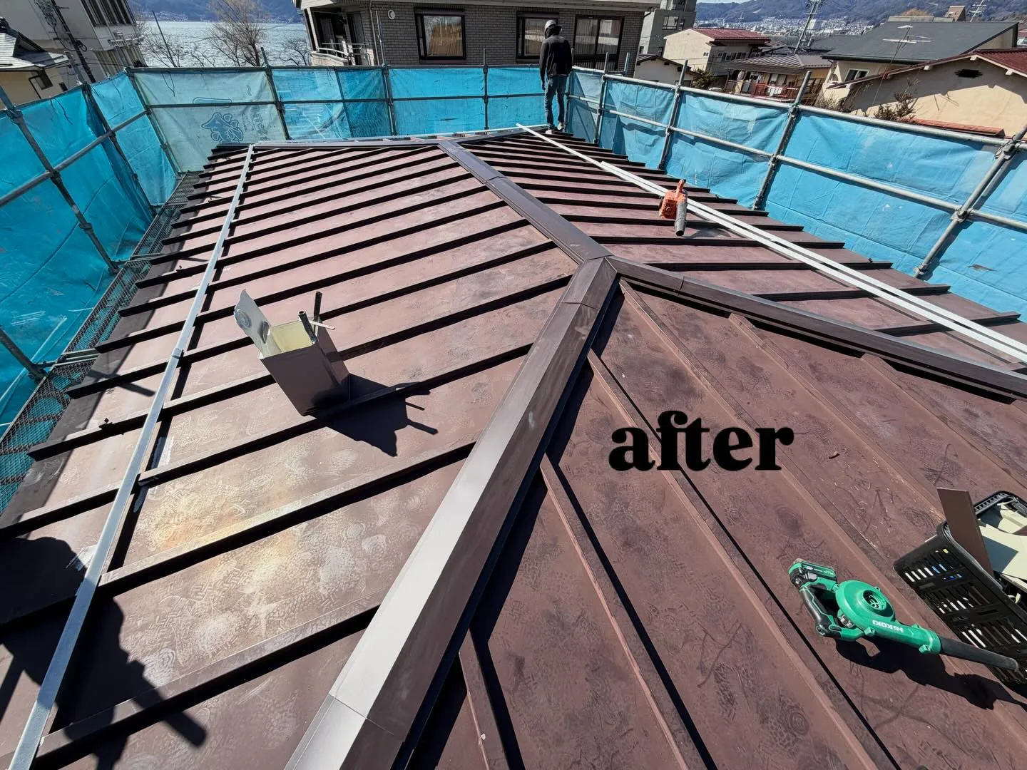 今回は諏訪市で棟板金板金が暴風で飛んだということでその日は復...