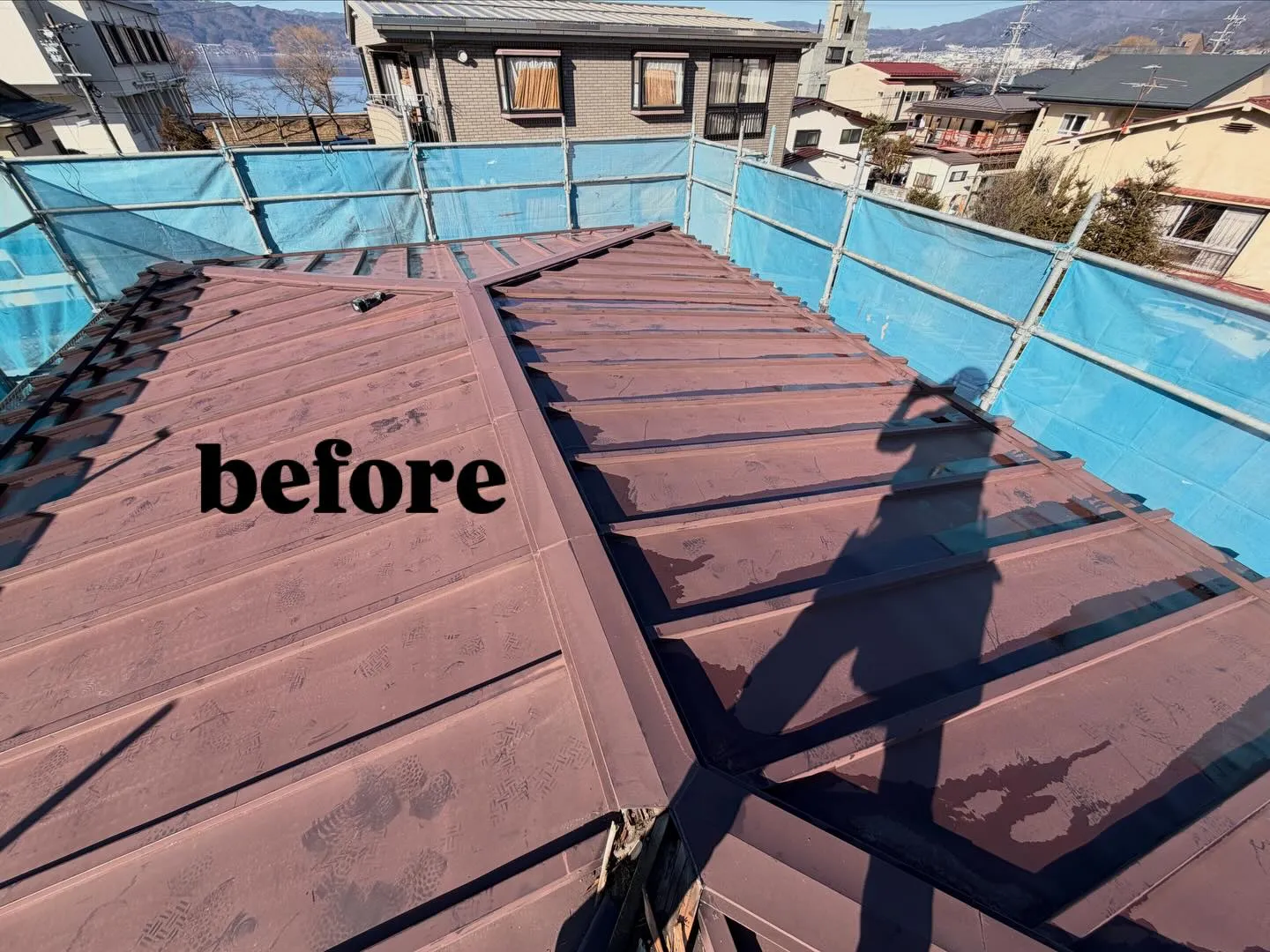 今回は諏訪市で棟板金板金が暴風で飛んだということでその日は復...